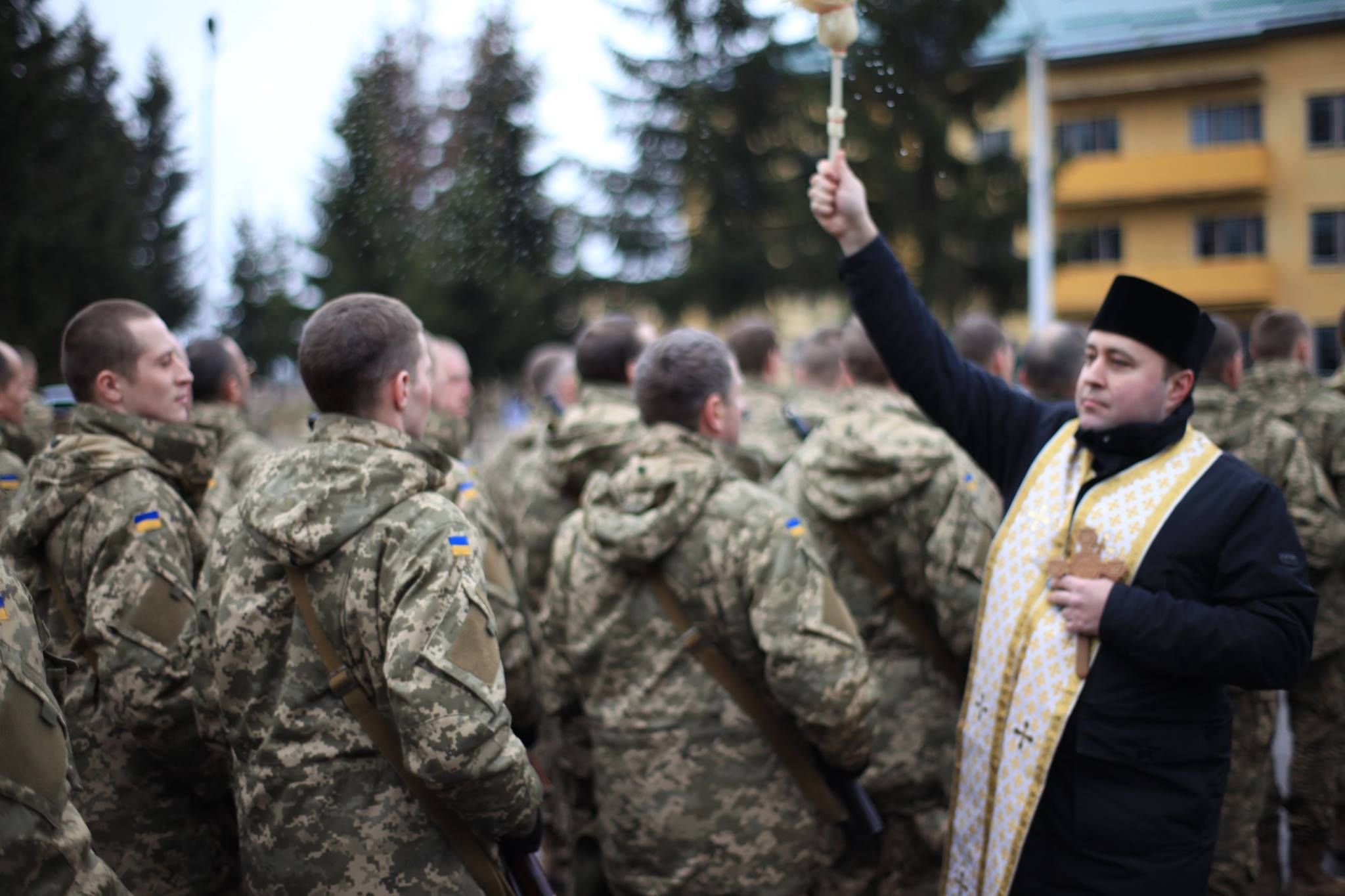 Військовий капелан про втрату близьких: «Заради загиблих українських захисників потрібно щасливо жити далі та розбудовувати Україну»